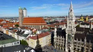 Innenstadt von München mit einigen Lieferdiensten.